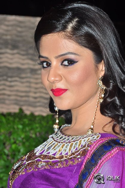 Sreemukhi-at-Dhanalakshmi-Thalupu-Thadithe-Movie-Audio-Launch